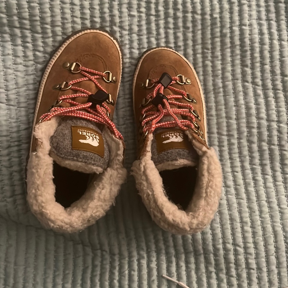 Waterproof snow boots